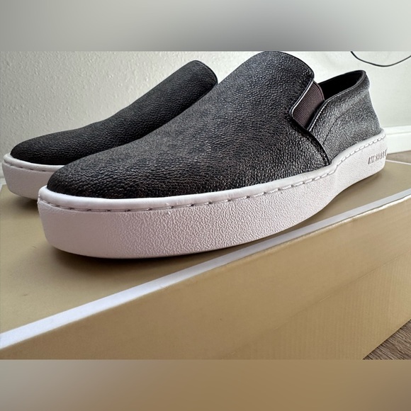 Michael Kors Slip on Shoe Size 7 1/2 in brown MK design - Picture 2 of 12